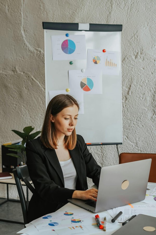 SRM, CRM et industrie : comment ces dispositifs redessinent-ils les liens de l'entreprise